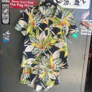 SHEIN Kids Tropical Leaf Print Button Down Shirt Set